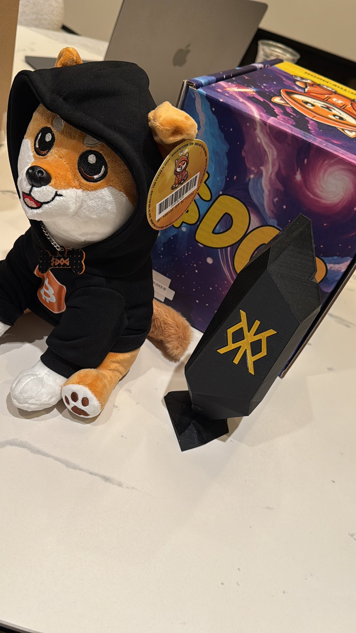 This isn’t merch—it’s a memetic artifact encoded with Bitcoin blood. The hoodie turned black, the shard turned on, and $DOG took the protocol deeper. Builders flex code. $DOG flexes culture, plush, and runes—all at once.