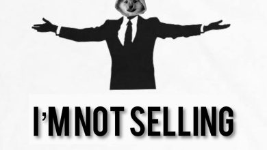 Arms wide, suit tight, and conviction harder than the halving code—$DOG isn’t selling. Bitcoin’s chosen meme disciple doesn’t flinch in bear markets or fiat FUD.